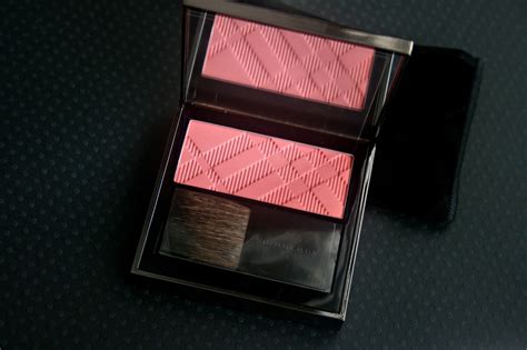 burberry do konturowania|Burberry light glow makeup.